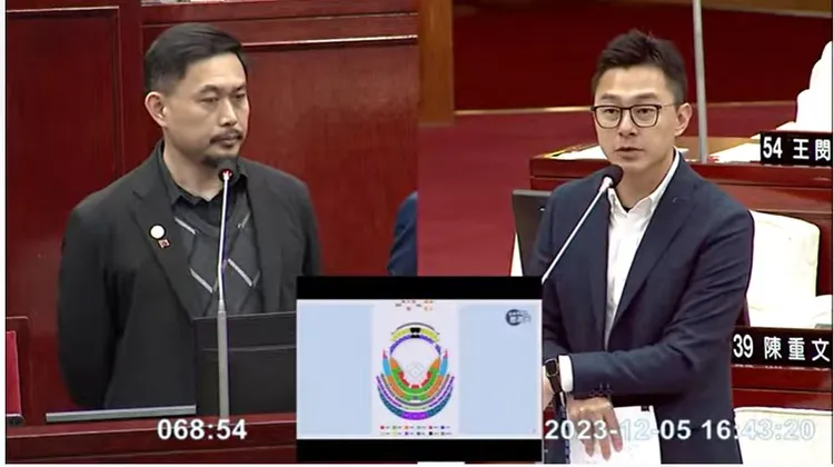 議員詹為元關心大巨蛋辦演唱會事宜。翻攝議會直播畫面