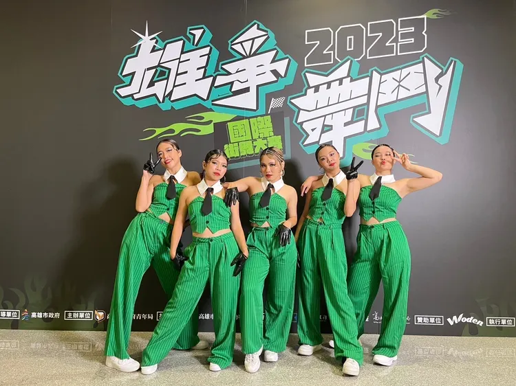 由「Sounds Code」的老師及學員所組成的舞蹈團體「大港女子」，參與今年高市府青年局所舉辦的「雄爭舞鬥」街舞大賽。「Sounds Code舞蹈工作室」提供