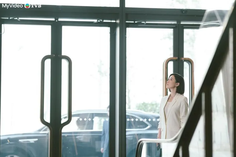 《新聞女王》佘詩曼拚三度封視后，靠犀利「眼」技成奪獎大熱門。MyVideo／TVB提供