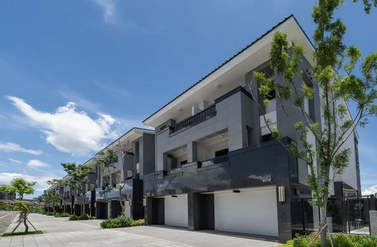 聯上APPLE戶戶大面寬、獨棟雙併車庫別墅，滿足南科菁英追求高品質住宅享受。