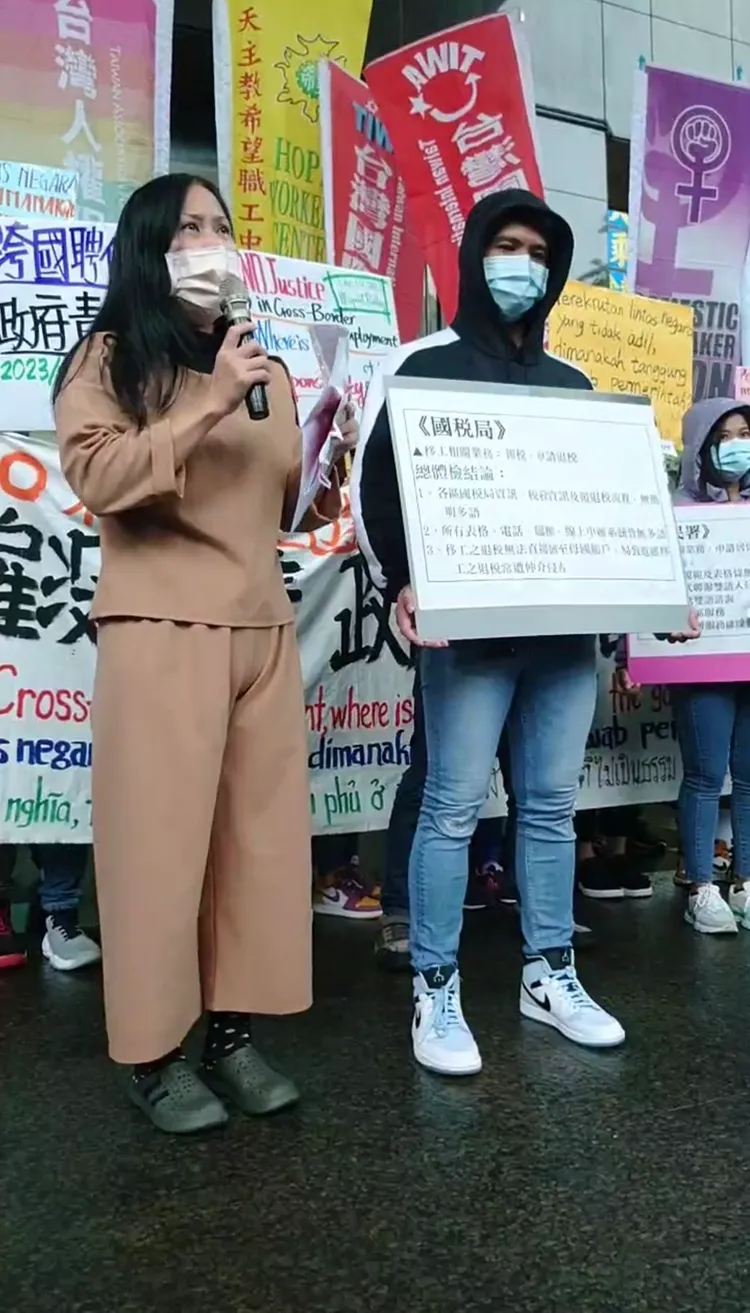 移民移工服務中心代表陳秋賢舉例，曾有移工的退稅支票遭仲介侵吞。取自TIWA台灣國際勞工協會臉書