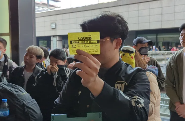 寶可夢粉絲搶排入場。蘇柏銓攝