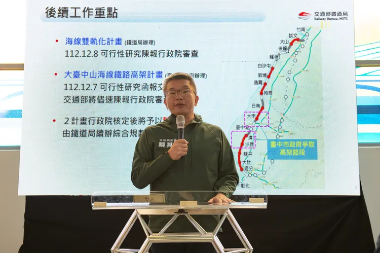 蔡其昌主張鐵路雙軌化可由中央先做，完成後能夠讓海線鐵路增加班次。蔡其昌辦公室提供