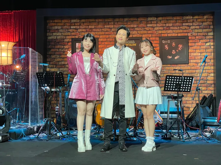 陳國華提攜後輩不遺餘力，邀請蔡家蓁、吳美琳同台飆歌。年代提供