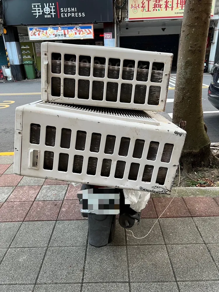 羅男所竊取的冷氣室外機。翻攝畫面