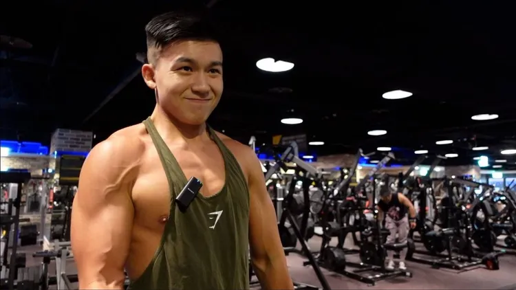 Robert對健身執著狂熱，但已超過1個月不能健身，他笑說：「其實肌肉也沒變小。」后花園娛樂提供