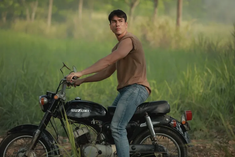 納得克飾演從軍營趕回家照顧家人的大哥。威視電影提供