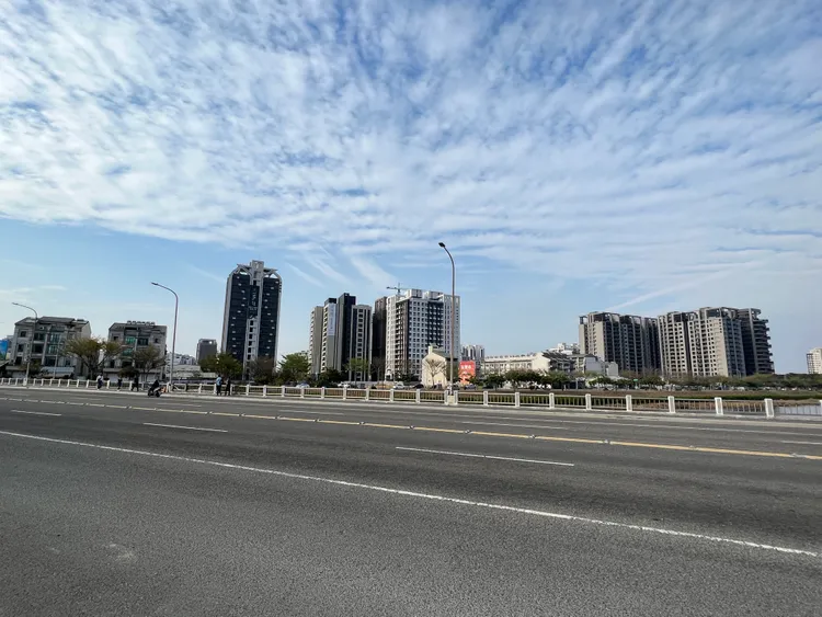 橋頭預售屋均價站穩3字頭，楠梓則逼近3字頭行情。葉家銘攝