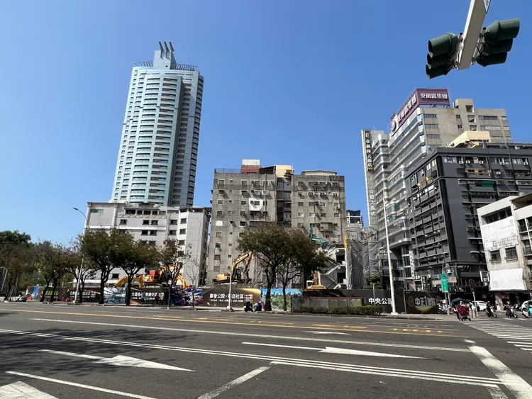 南高雄缺少新案供給，導致交易量能下跌，因重劃區少未來人口可能持續外移。葉家銘攝