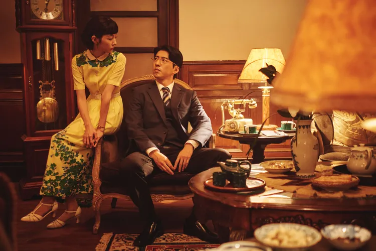 《商魂》服裝、場景、美術華麗精緻帶觀眾回到50年代，傅孟柏（右）與邵雨薇主演。欣蘭企業提供