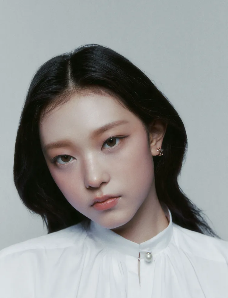 Haerin演繹Bois de Rose珠寶作品。品牌提供