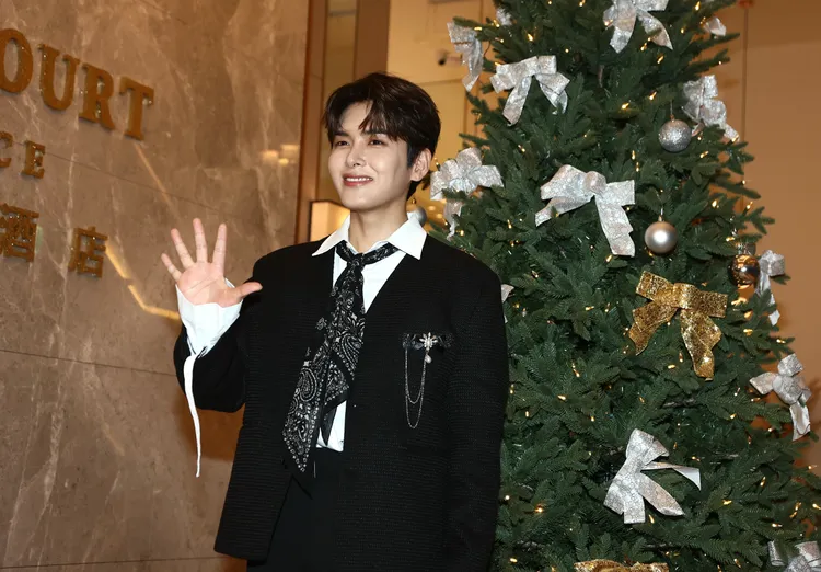 厲旭比出SJ的招牌姿勢。彭欣偉攝