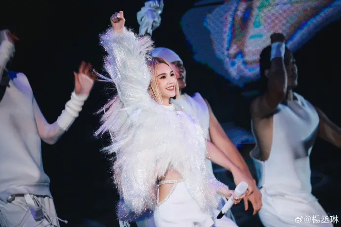楊丞琳演唱會失言惹議。翻攝自楊丞琳微博