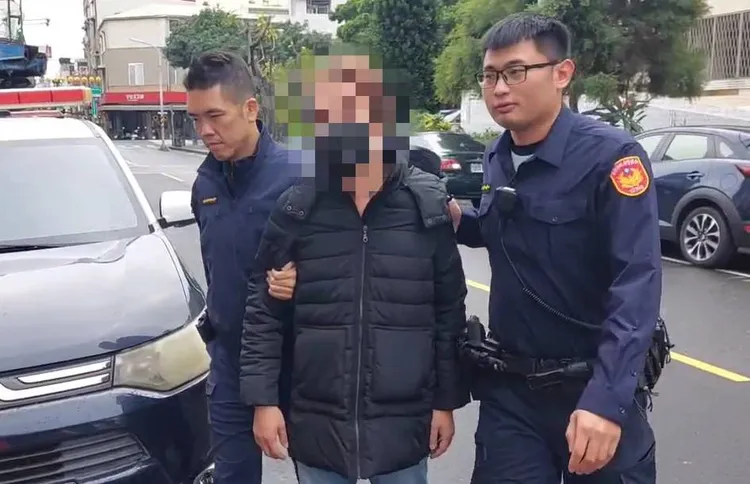 肇逃駕駛曹男遭警方帶回調查。讀者提供