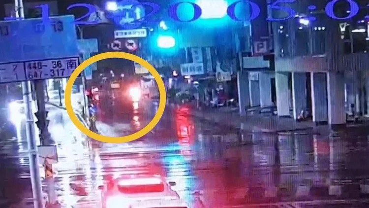 監視器拍下車禍過程。讀者提供