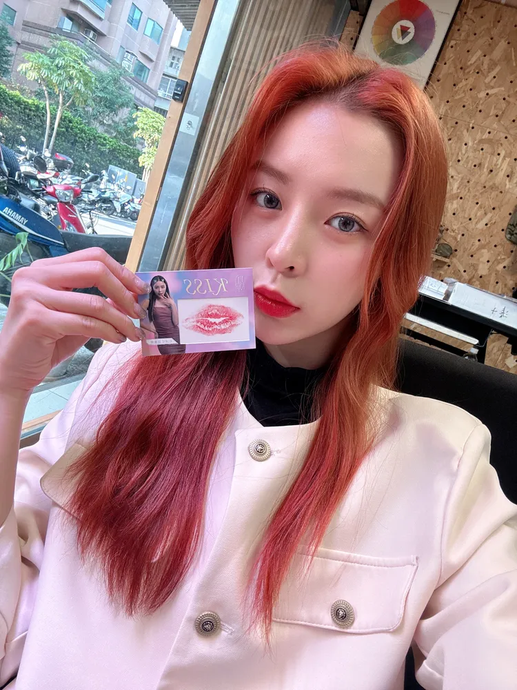 Elkie限量的唇印卡。KEYMAXii提供