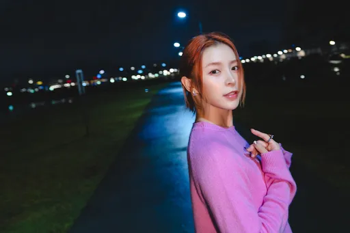 周子瑜閨蜜Elkie賣寫真卡 唇印、髮香撩粉吸買氣