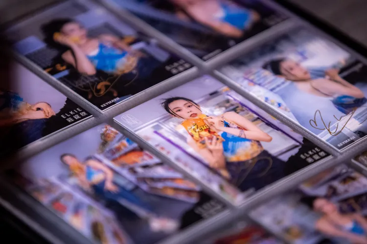 Elkie推出個人全記錄寫真卡，收錄她每個重要時刻。KEYMAXii提供