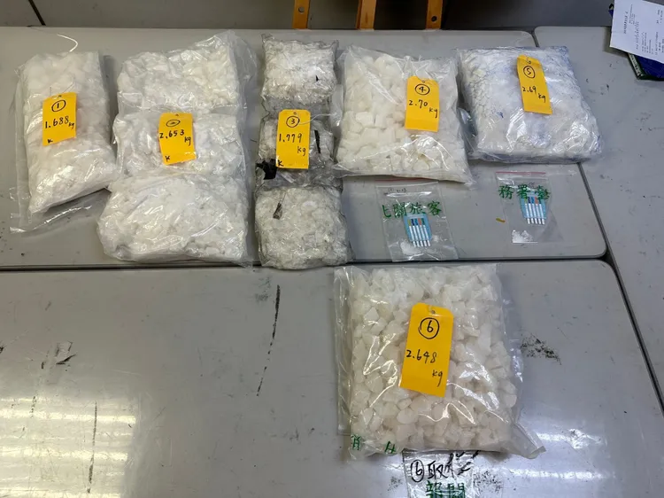 警方查獲毒品。航警局提供