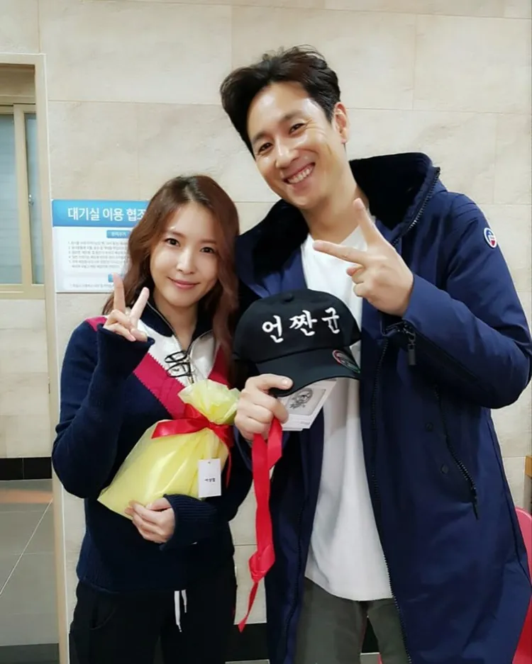 寶兒（左）稱李善均是「隊長大人」。翻攝寶兒IG