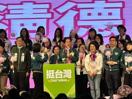 賴清德出席屏東「信賴姐妹會」 遭地方媽媽大喊「我愛你」!本人反應曝光