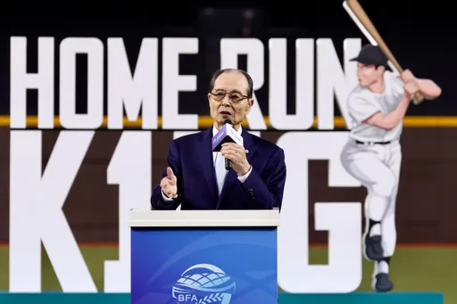 日職銀軟鷹簽下涉性侵全壘打王惹議 會長王貞治說話了