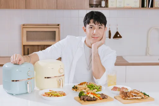 混血男星驚喜宣布新身份 老少通吃全靠這一招