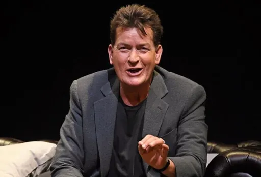 查理辛進自家豪宅遭撕衣差點被勒死!女嫌犯竟是他的鄰居