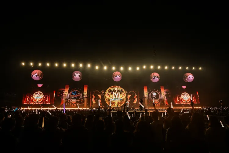 五月天打造全新的華麗舞台。相信音樂提供