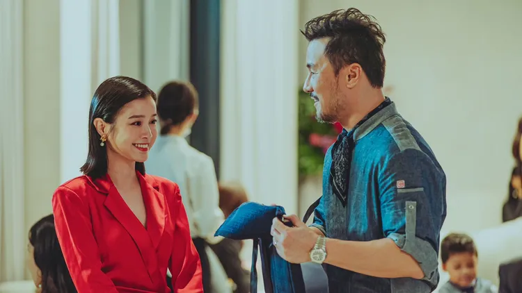 李佳穎（左）和李銘忠的偷情橋段也激情到讓不少人掉下巴。Netflix提供