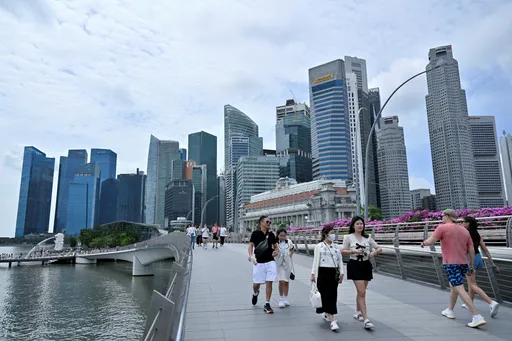 新加坡新冠肺炎單周激增近6萬例 衛生部疾呼口罩戴好