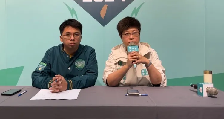 林志潔(右)被爆論文抄襲。翻攝林志潔臉書