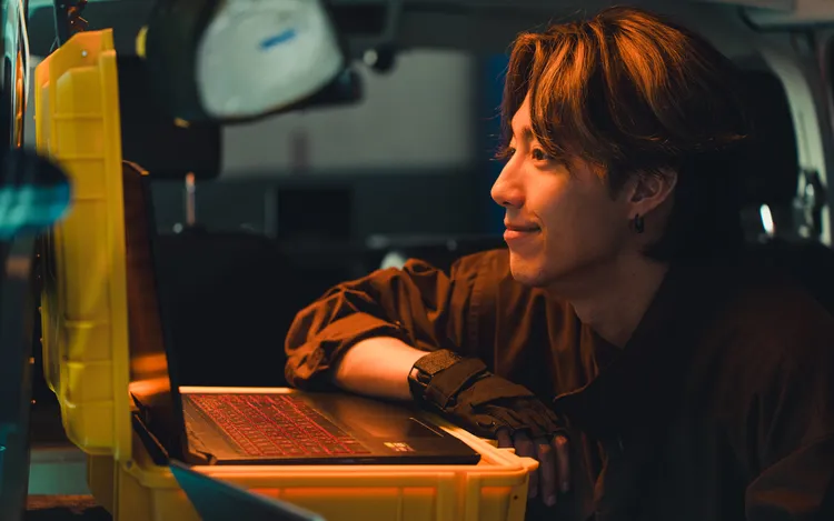 蔡凡熙在電影《還錢》飾演駭客高手。甲上提供