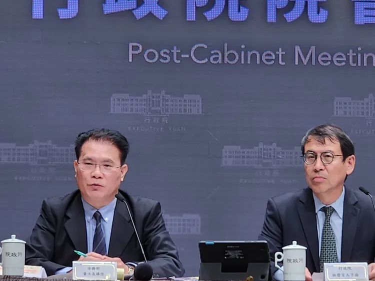 黃謀信出席院會後記者會。施智齡攝