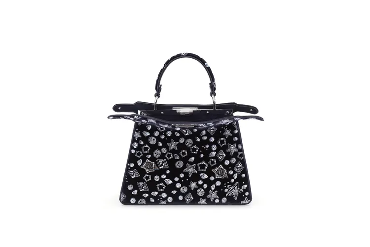 冬季假日系列Peekaboo包，價格店洽。品牌提供