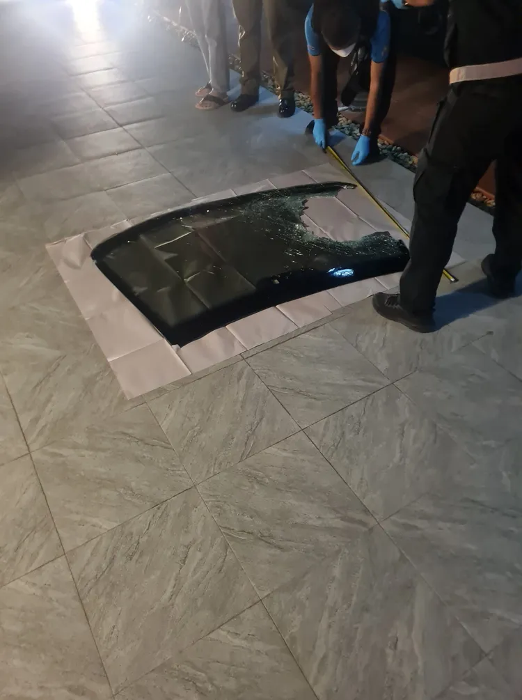 肇事車輛的擋風玻璃嚴重受損。翻攝สวนหลวง มีดี臉書