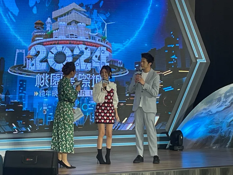 晚會宇珊挑主持棒，並與歌手陳大天搭檔。張沛森攝