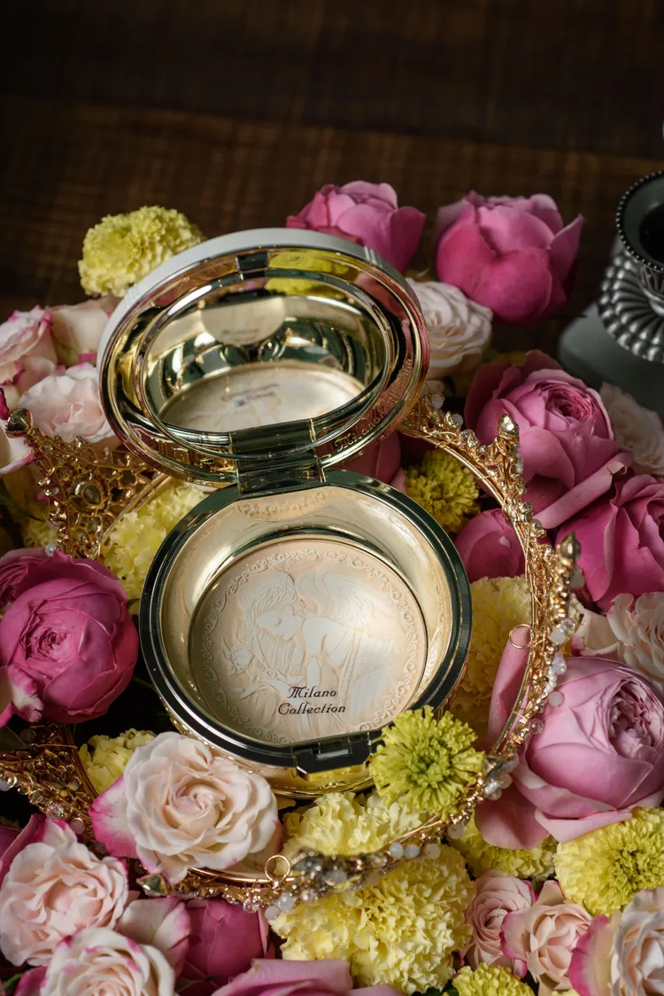天野喜孝x Milano Collection 2024米蘭絕色蜜粉餅24g一般版（附粉撲）3350元，限定組（24g蕊+粉撲）5600元。品牌提供