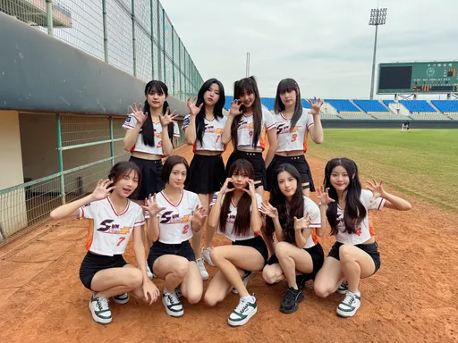 最美棒球隊！9妞球場齊亮相　王牌投手是韓國最強歐膩