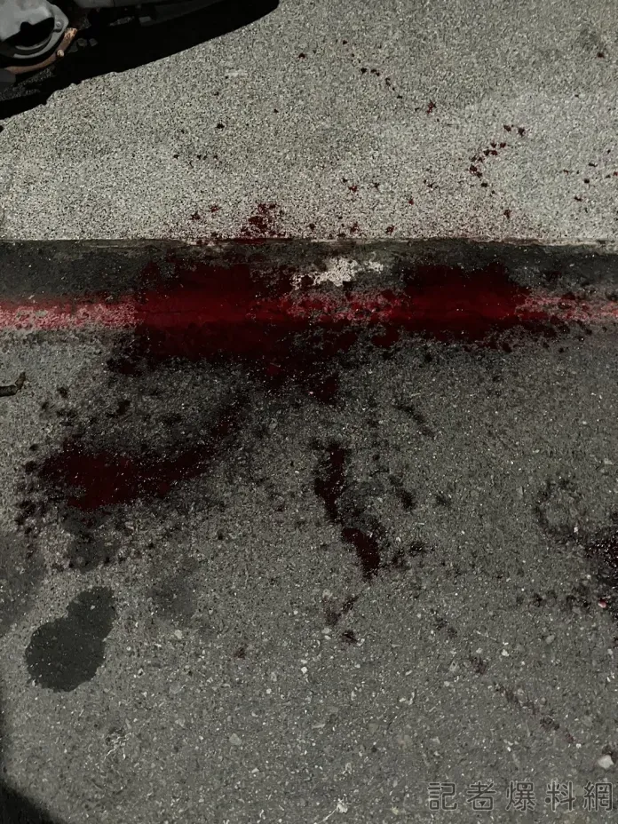 現場血跡斑斑。翻攝自記者爆料網