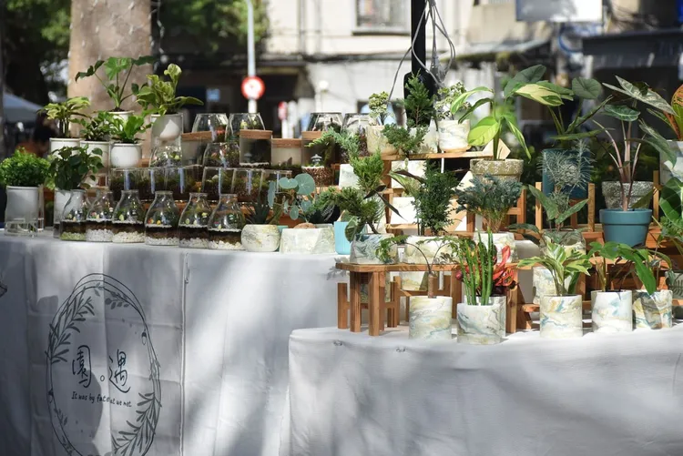 「漫遊宇宙市集」有近百家品牌齊聚在心中山線形公園。業者提供