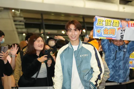 新加坡偶像飛抵台灣被接機人潮「嚇呆」　感動大呼：有點想哭