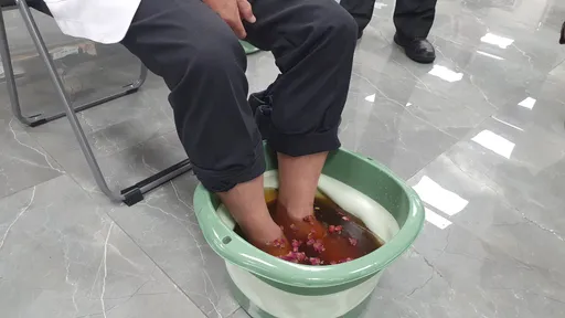 人老腳先老!足浴加4中藥增免疫力 藥師提醒2點注意