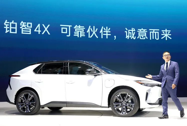 11月廣州車展上，廣汽豐田新能源品牌鉑智推出的首款車型4X。新華社