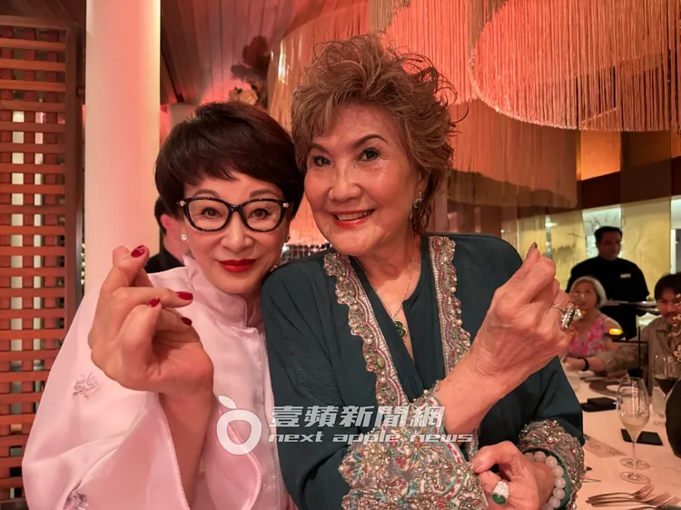 楊媽媽（右）跟徐楓說好開心，了一椿心願。吳玉愛攝