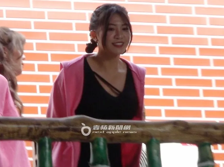 熊霓不忘和粉絲互動，福利大放送。特勤中心攝