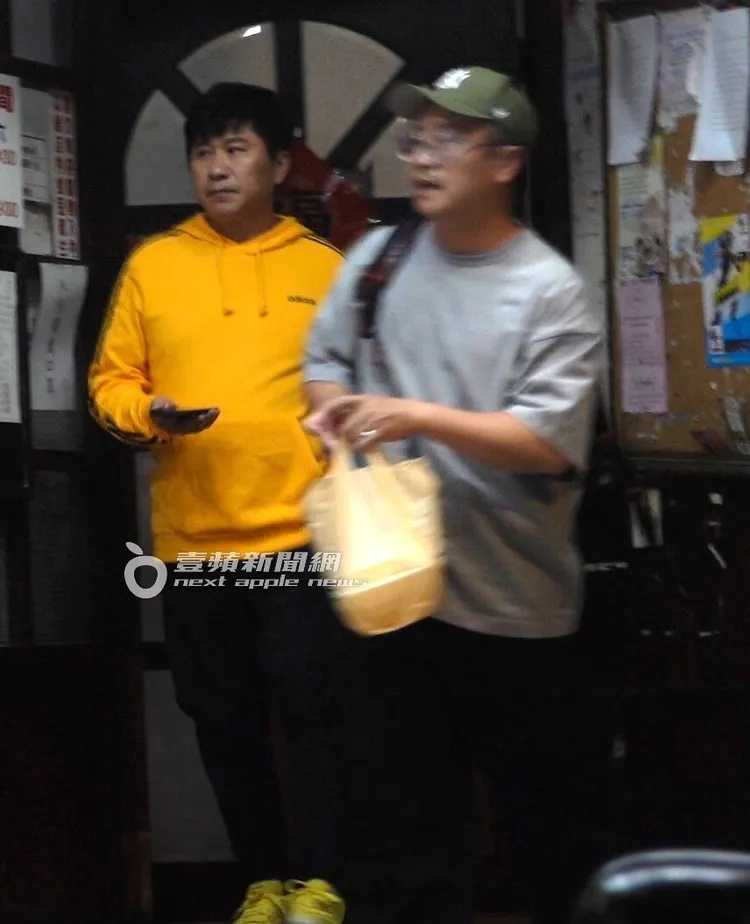 胡瓜到天母吃吃看蛋糕店購買甜點。特勤中心攝