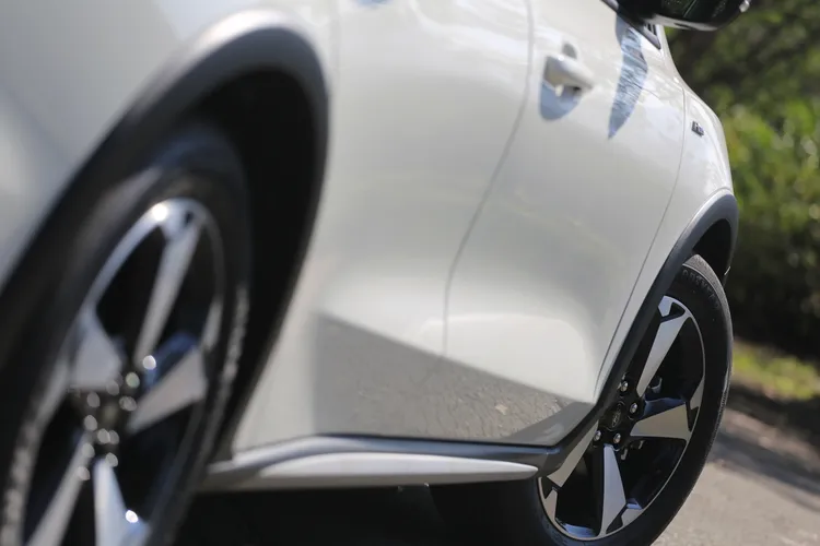 加高的底盤高度，配上全車黑色防刮飾板，讓Focus Active Wagon能對應輕度越野路面的考驗。林浩昇攝