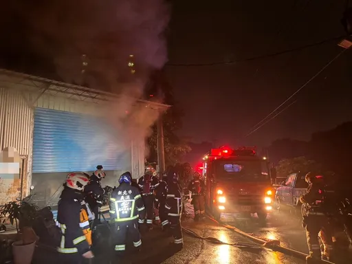 蘆洲工廠暗夜大火 4間廠房遭焚毀