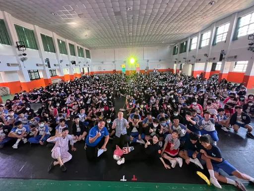 斑馬人演劇團巡演桃市多所中學　宣導毒品防制法律觀念